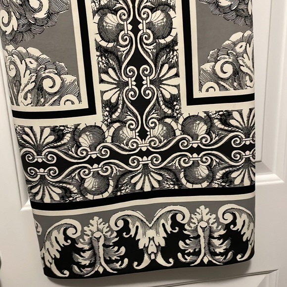 Sexy pencil dress for evenings out - Picture 3 of 11